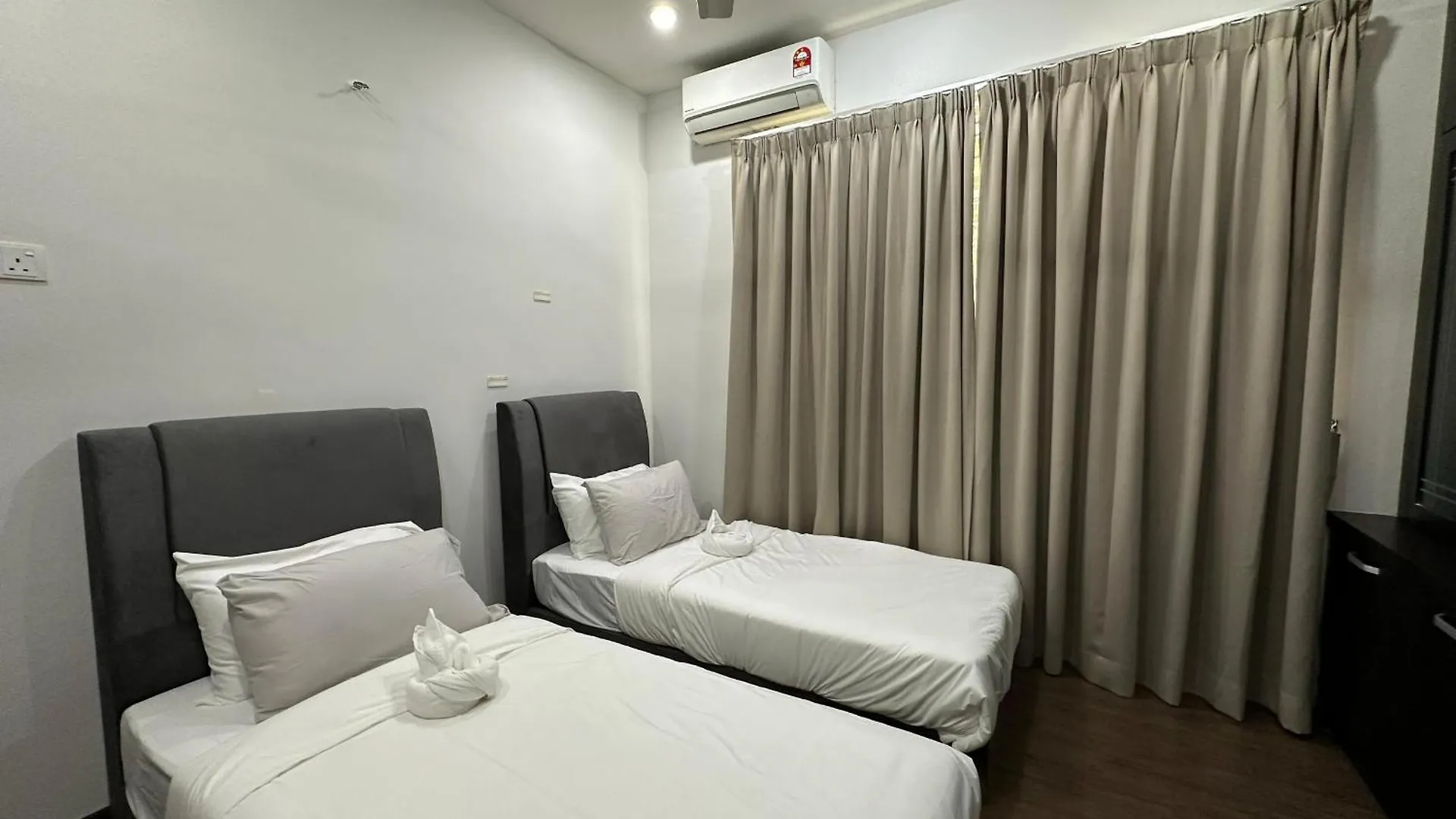 Landed House Gelugor 5Room 3Bath 0*,
